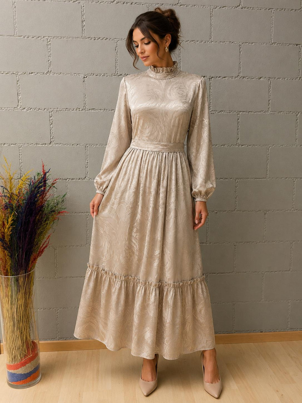 Kleid Champagner mit Rüschenausschnitt