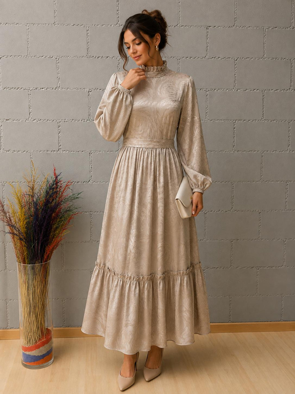 Kleid Champagner mit Rüschenausschnitt