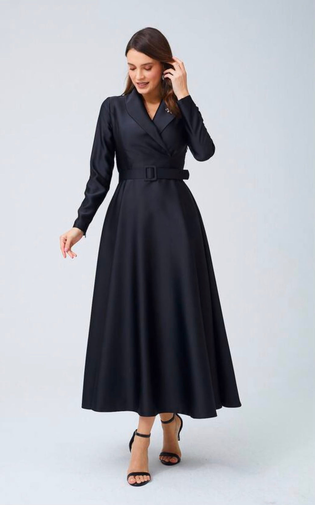 Midikleid Schwarz mit Gürtel
