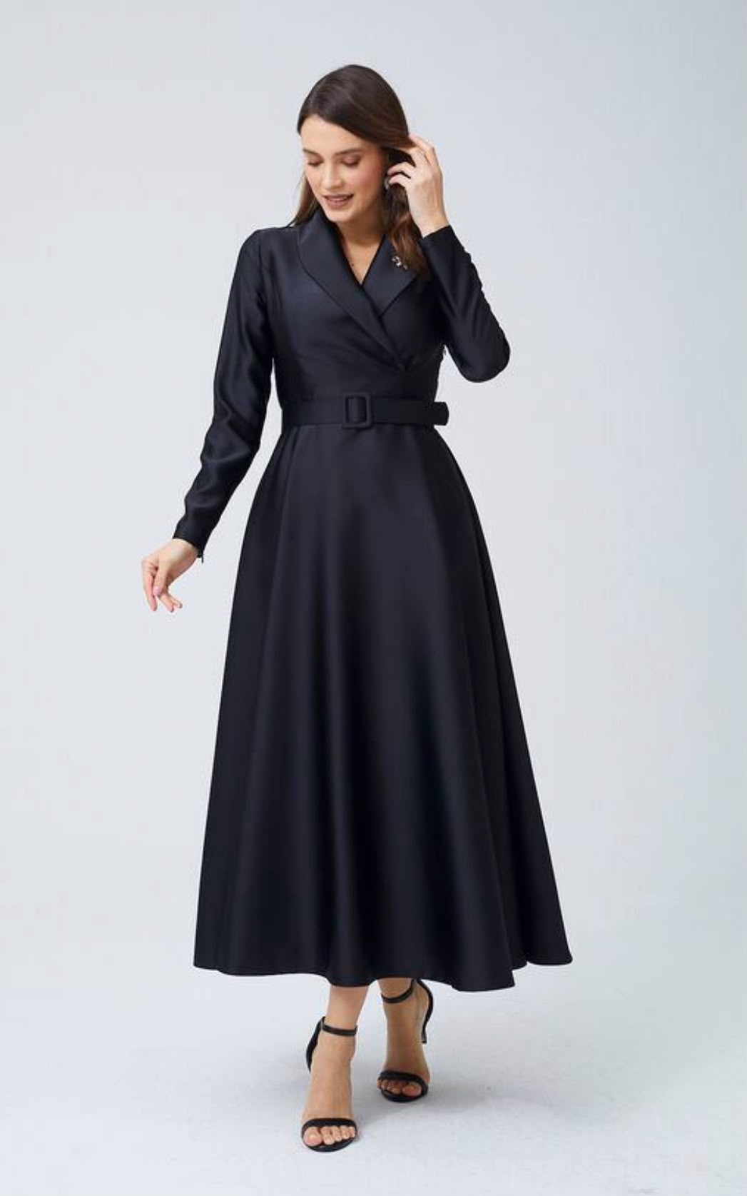 Midikleid Schwarz mit Gürtel