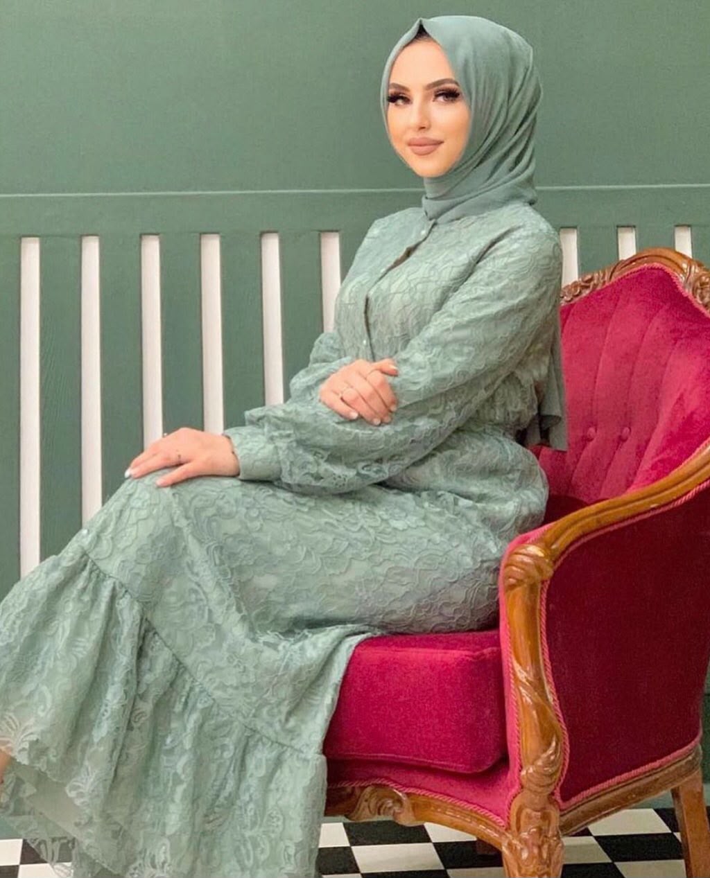 Spitzenkleid Grau Midi