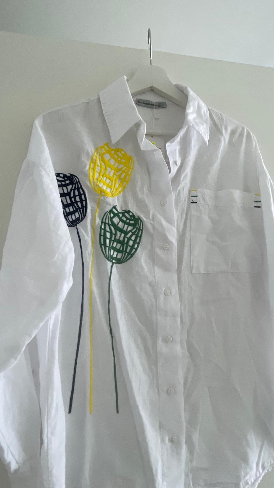Hemd Weiss mit Blumenstickerei