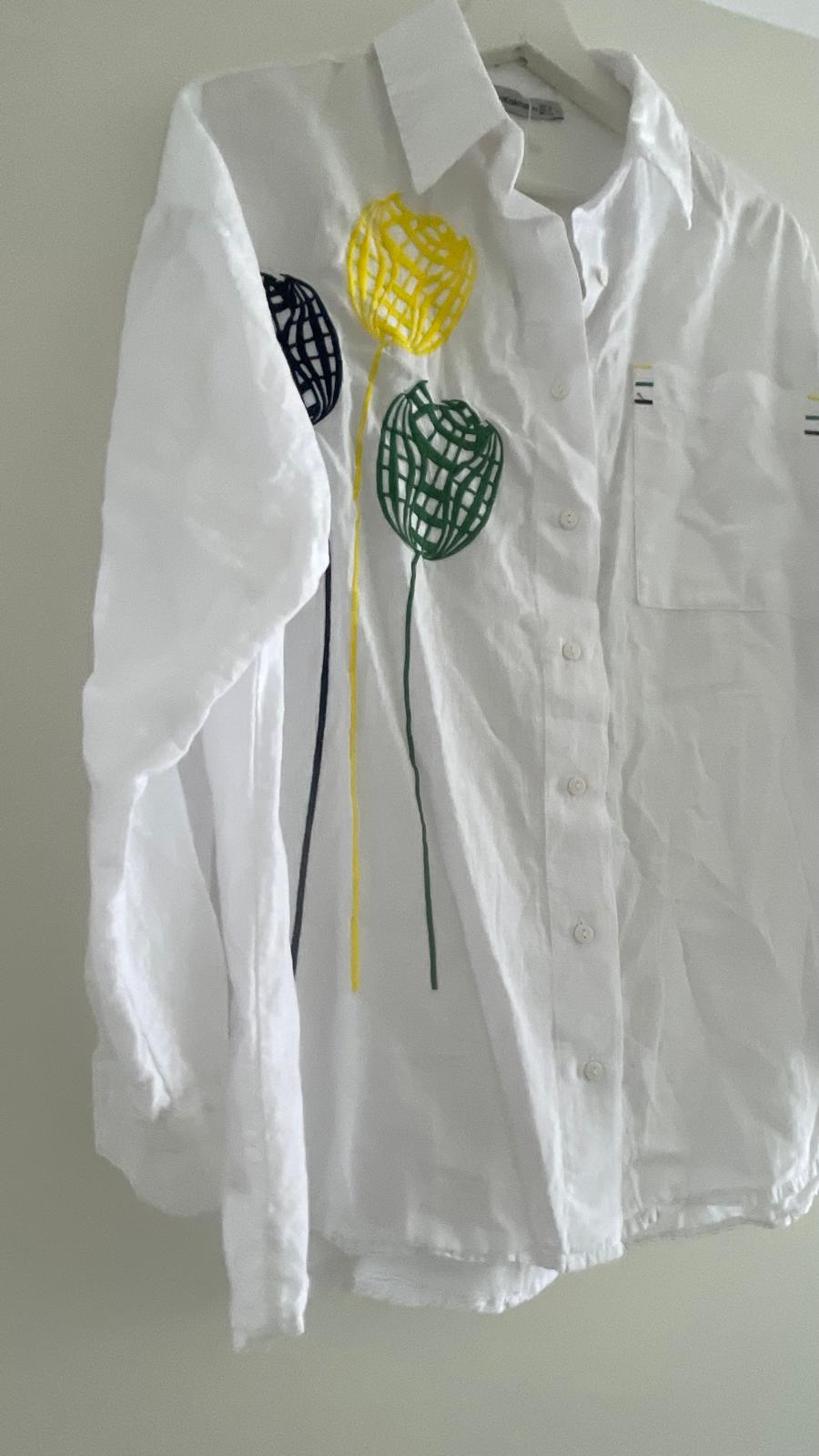 Hemd Weiss mit Blumenstickerei